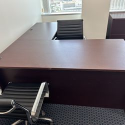 Office Furniture – Desks & Cabinets – Best Offer