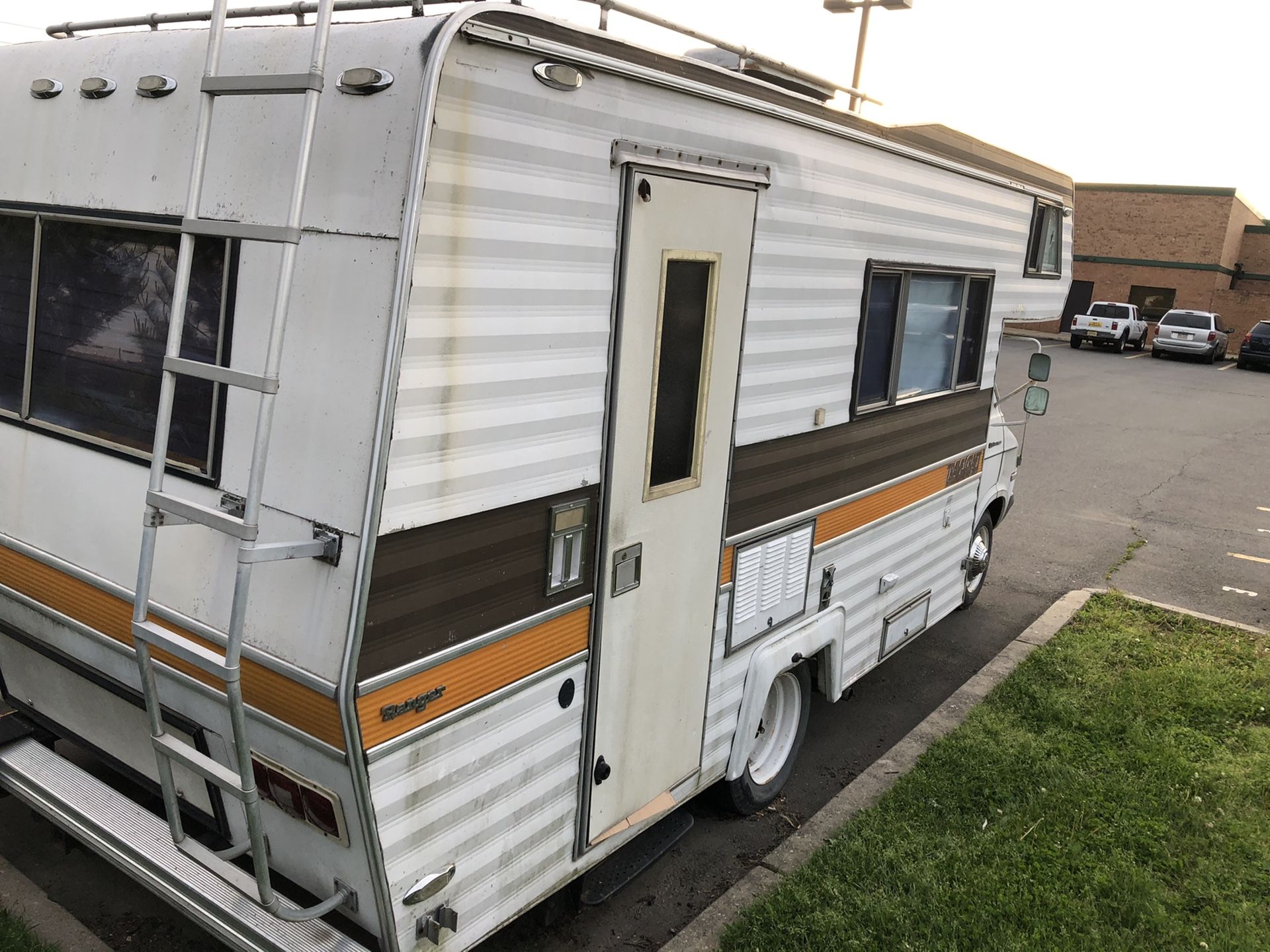 RV Dodge YEAR:1974 Type:MTRHM Model:TRA Color:White for Sale in ...
