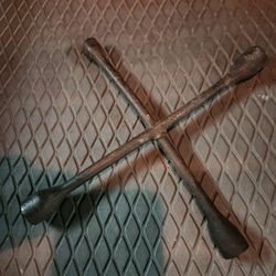 4- Way lug Wrench