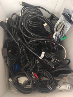HDMI, DP, VGA , etc... cables