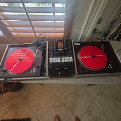 Pro DJ Set. Pioneer DJM S-11  2x Rane Twelves