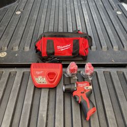 NEW Milwaukee M12 12-Volt Lithium-Ion Brushless Cordless Subcompact Brushless Drill Driver Kit