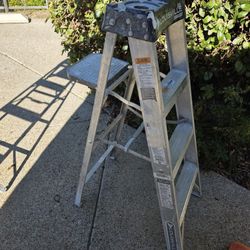 Louisville 4ft Ladder 300 Lb Capacity 