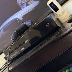 Xbox one with one controller one game