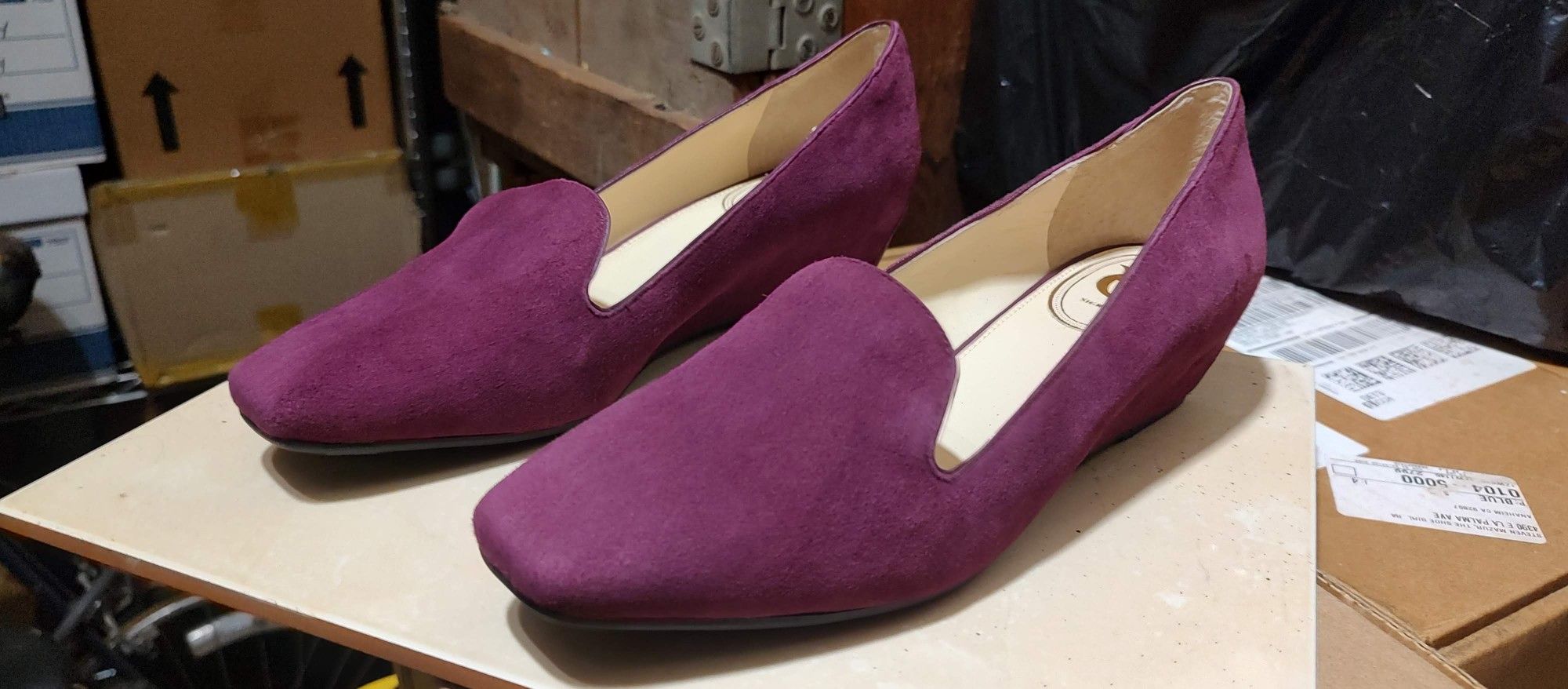 Vince Camuto) Burgundy Suede Low Wedge Shoes 7.5*