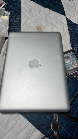 Apple laptop