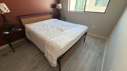 Queen-sized Platform Bed Fram