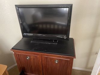 32 Inch HDTV AND Entertainment Center / TV Cabinet / TV Stand