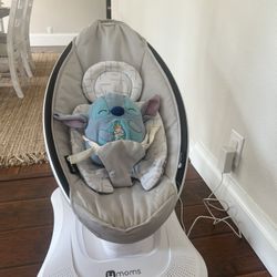 4 Moms Mamaroo Swing 