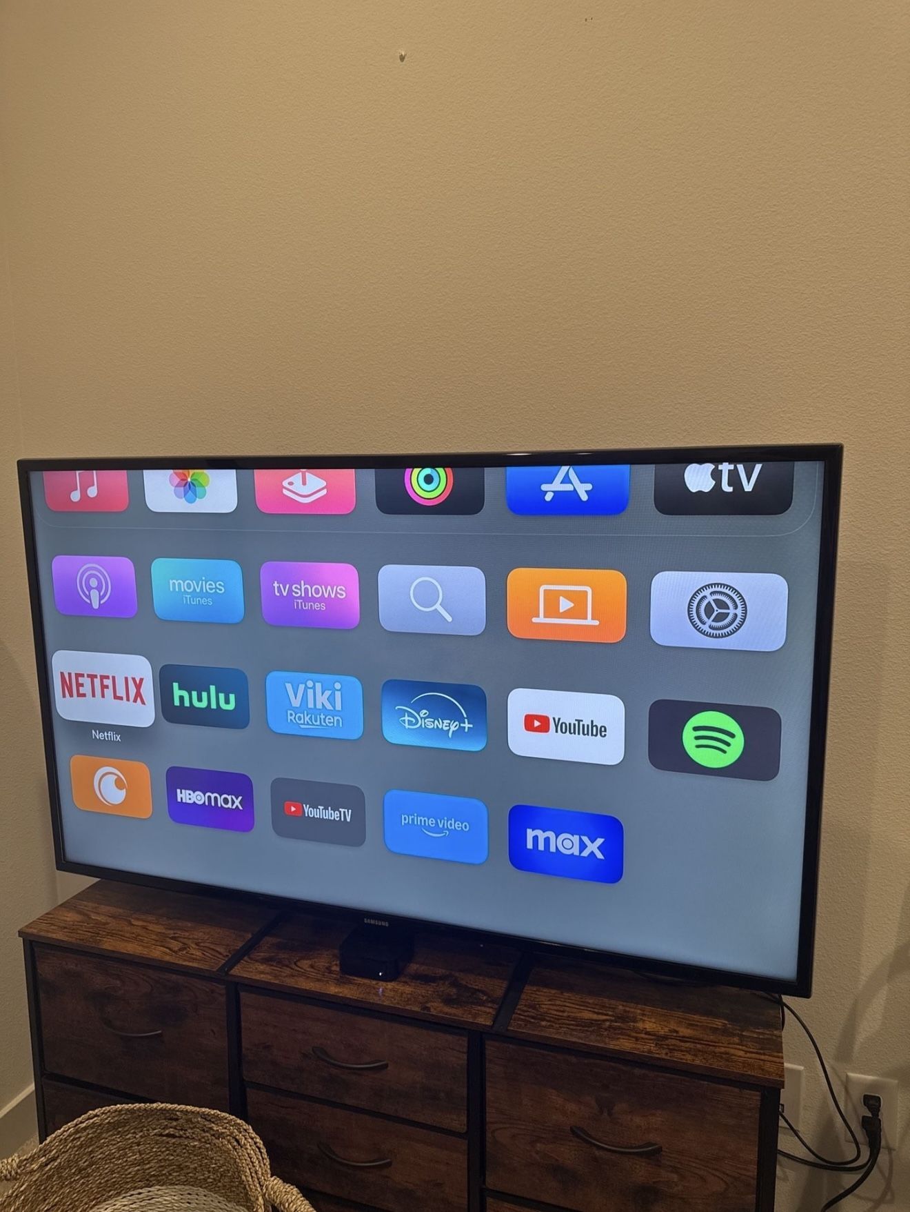 55” Samsung TV + Apple TV (ALL POWER CABLES INCLUDED)