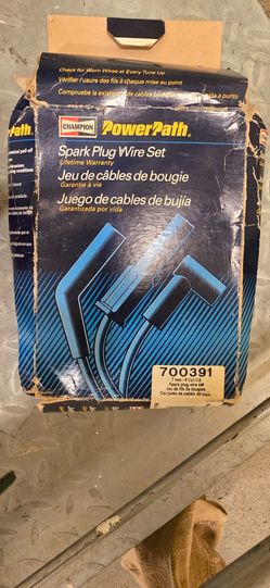 7mm cylinder Spark-plug package. Comes with ALL spark plugs in new condition just a beat up box.