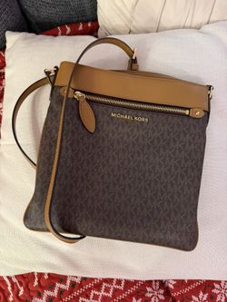 🎄💕Michael Kors  Crossbody💕🎄