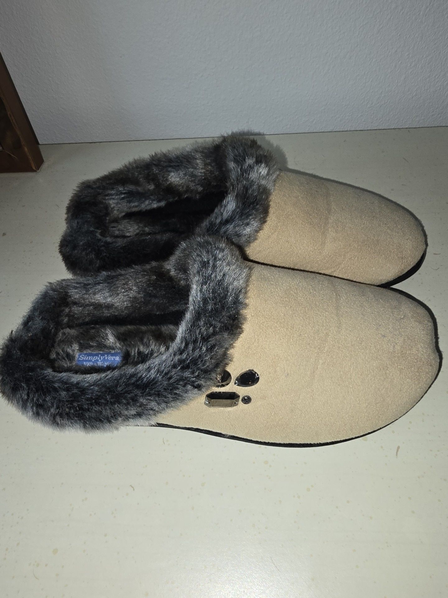 Simply Vera Wang Slippers - size 7-8 medium