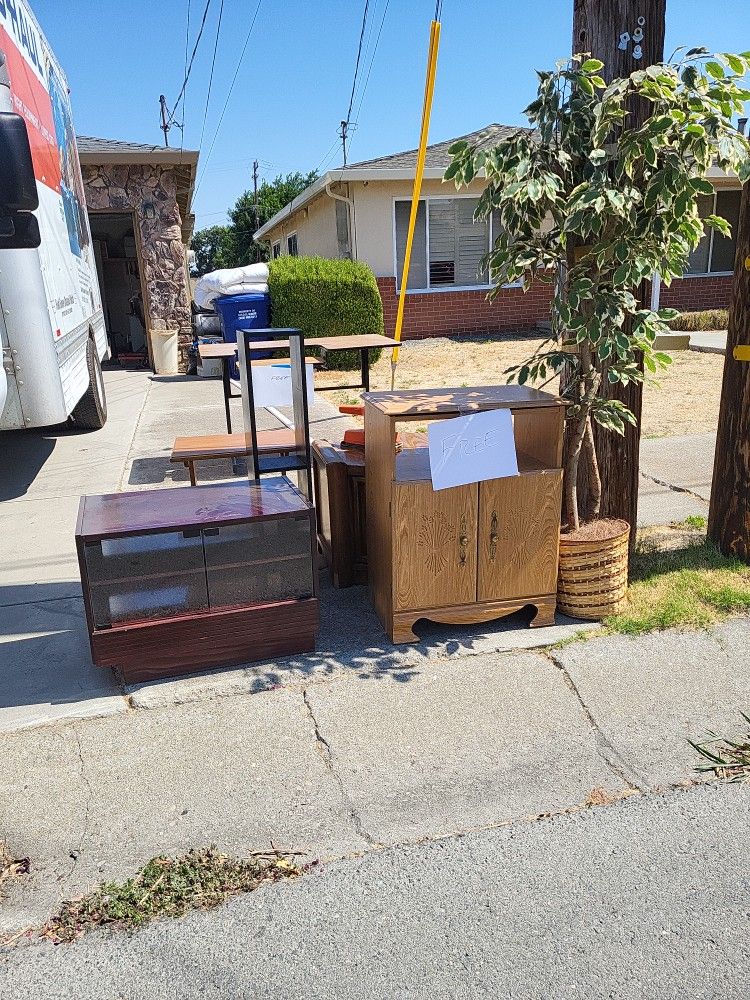 Free Wooden Furniture for Sale in Pittsburg, CA OfferUp
