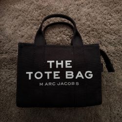 Mark Jacob’s M  tote bag