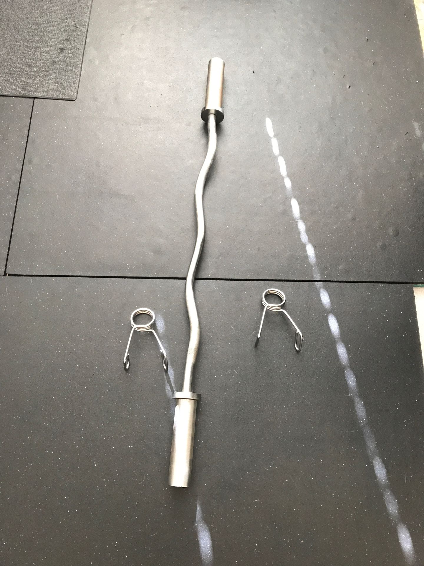 Olympic Curl Bar with clips