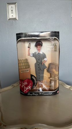 I Love Lucy Collector Doll – Lucy Does a TV Commercial