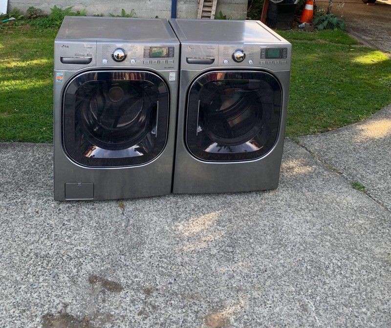 LG WASHER AND DRYER SET.
