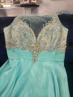 Gorgeous brand new mint evening gown dress