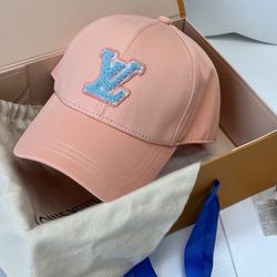 A classic, fashionable and versatile hat for women