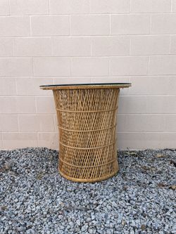 Barrel Wicker Table 