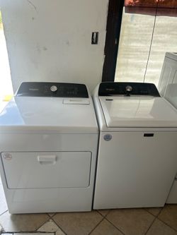 Whirlpool washer and electric dryer