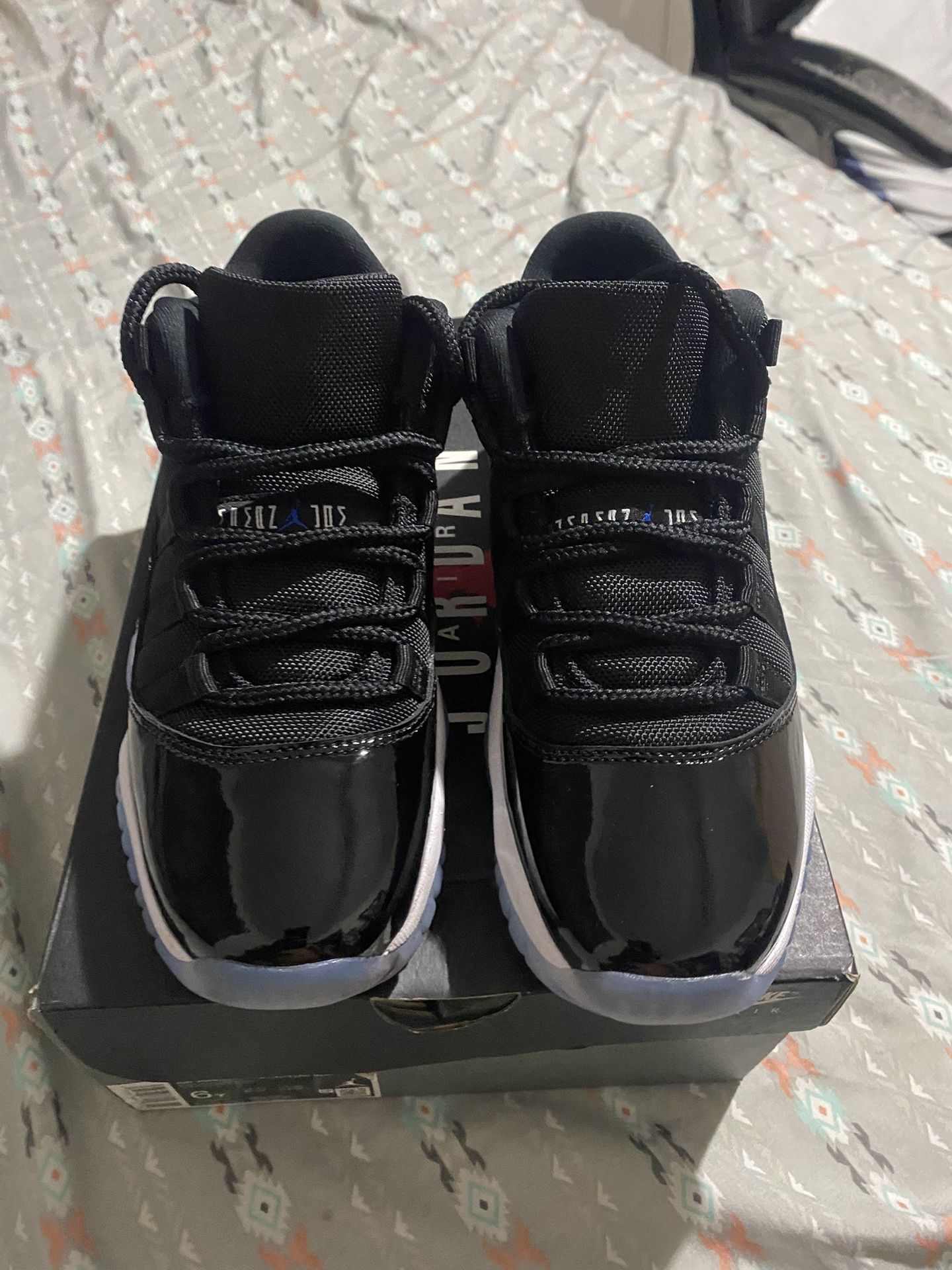 Air Jordan 11 retro low gs Youth Size 6/ Men Size 6