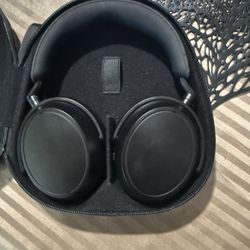 Momentum 4 Wireless Headphones 