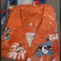 Great Gulls fan bundle – both items are brand new and never worn!  Includes: ✔ San Diego Gulls Hawaiian style button-up shirt (XL, NEW in package) ✔ S