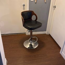 Beautiful Stool Leather And Wood Backrest 