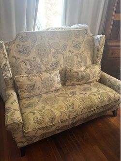 Settee - FREE