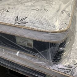 ✨Mattress Pillow Top All Sizes ✨ 🚨12” inches tall 🚨All sizes 💠Queen sizes $200 💠Full sizes $180 💠Twin sizes $150 💠Cal king $330 💠E. King $330