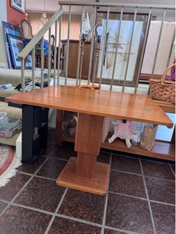 Boat flip top table