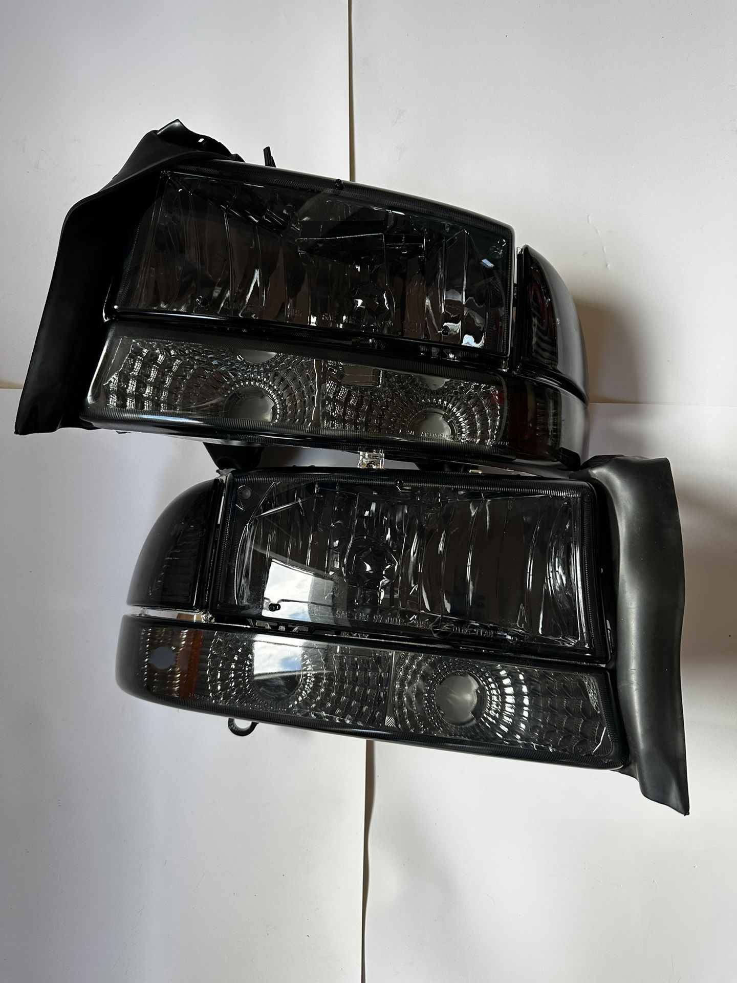 Dodge Durango/Dakota Headlight Year 98-04
