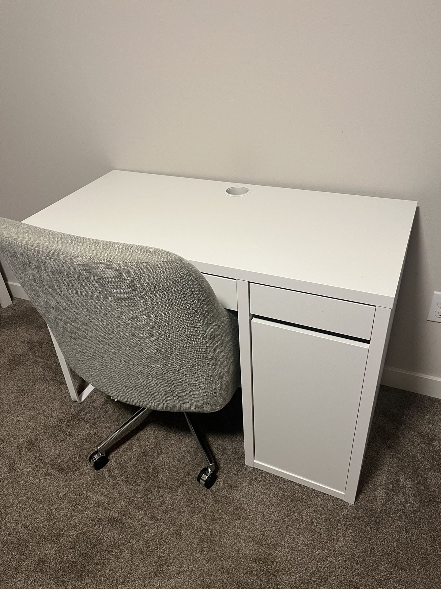Office Desk With Chair