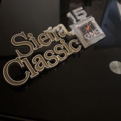 Chevrolet GMC Sierra 15 1980’s Fender Emblem