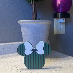 Haunted Mansion Maid Minnie head