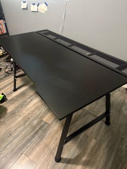 IKEA UTESPELARE gaming desk