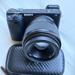 Sony A6400 Creator Kit – Low Shutter (7,322) – 50mm Lens – Manfrotto Tripod – Mint Condition