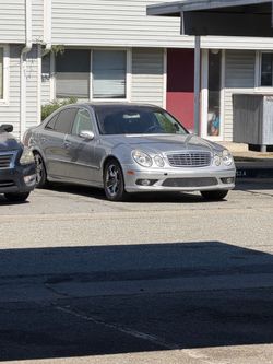05 MERCEDES BENZ E320