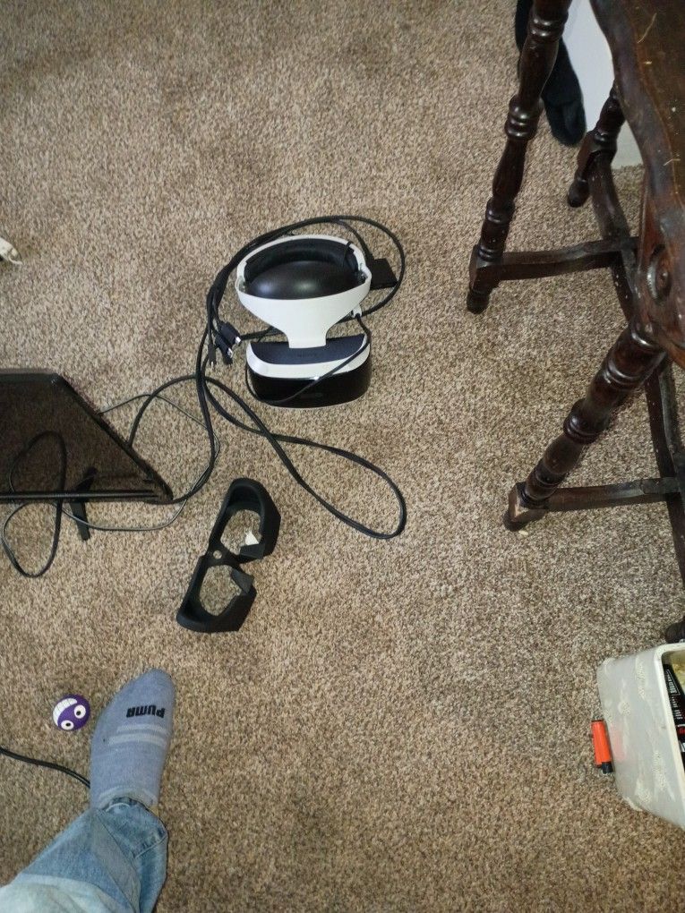 PS VR Set And Controllers.