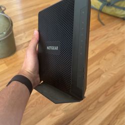 Netgear AC1900 WiFi Cable modem Router