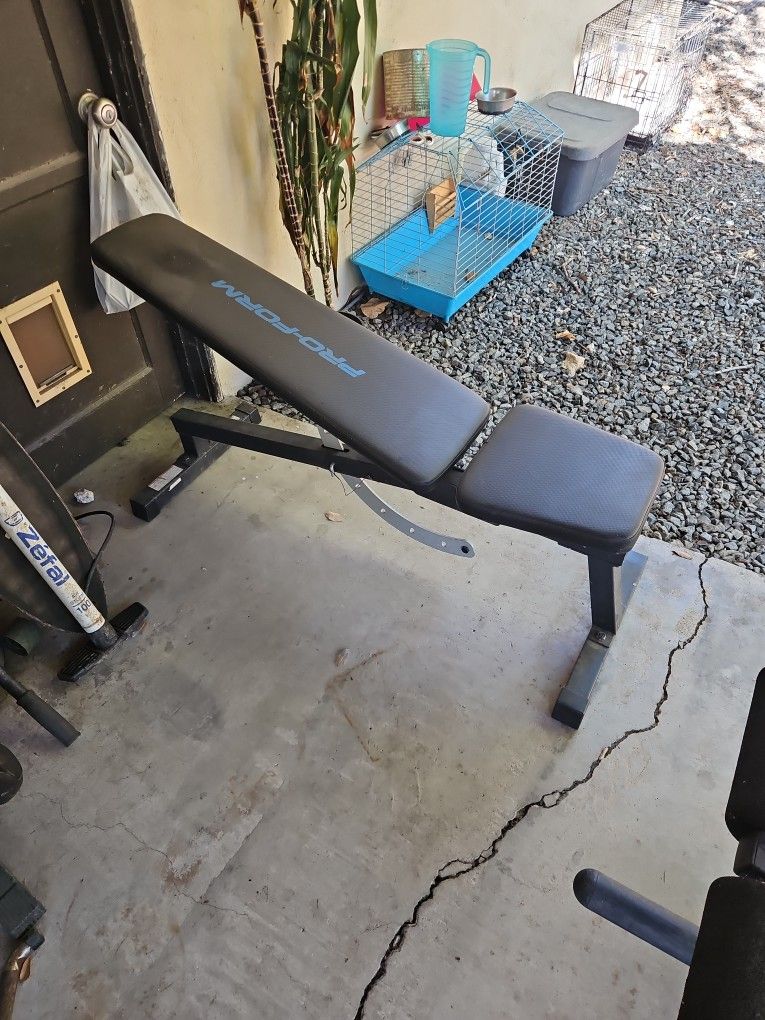 Pro -form Weight Bench In Great Condition 