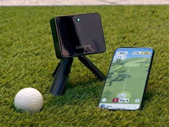 Garmin Approach R10 golf simulator