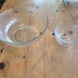 2 Pyrex Ribbed Glass Mixing Bowls