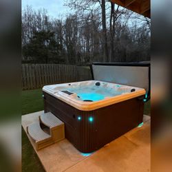 Strong Spas IXER1016 4-5 Person 34 Jets - Like New - 2026 - Greensboro, NC