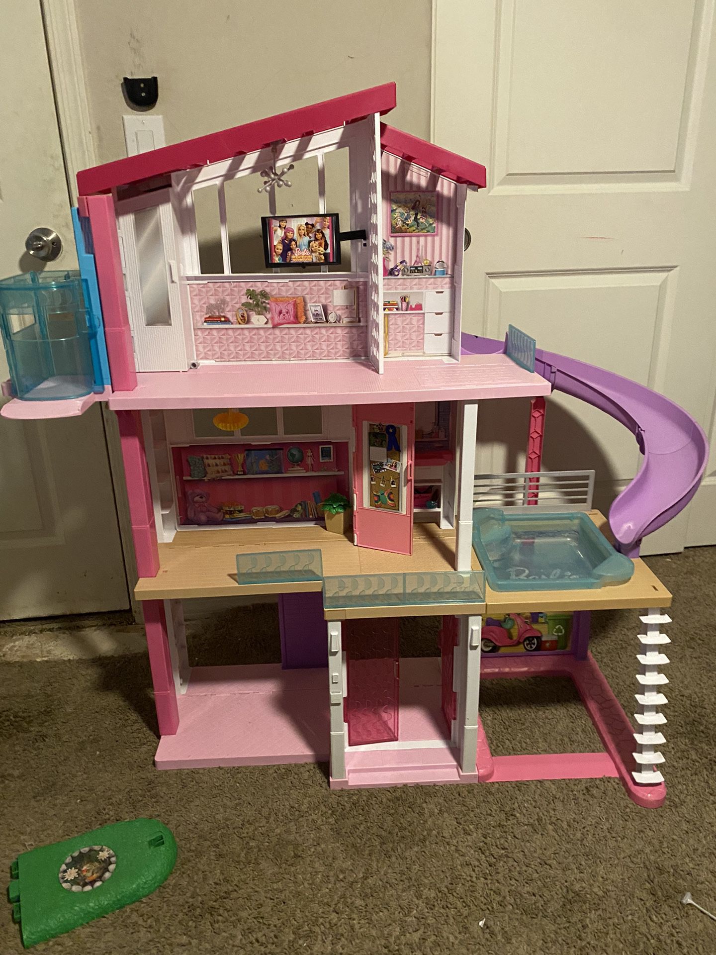 Barbie Dreamhouse Dollhouse With Working Elevator & Slide
