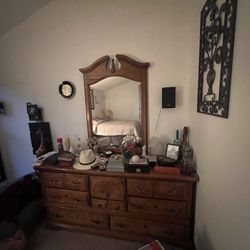 2 Night Stands And A Dresser 