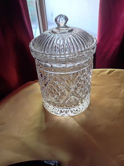 Dublin Crystal Biscuit Jar w/lid. Diamond cut pattern ( Ireland made)
