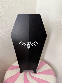 CUTE COFFIN CABINET (MONSTER HIGH STYLE)